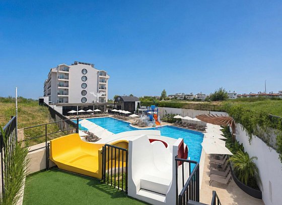 Q Ella Beach Hotel