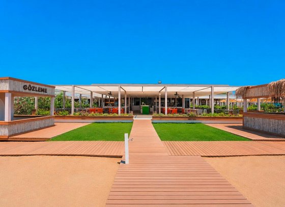 Q Ella Beach Hotel