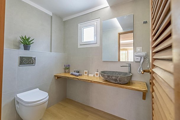 AYLA by Ekati Mare - Badbeispiel Premium Triple Room (Zimmercodierung TM1)
