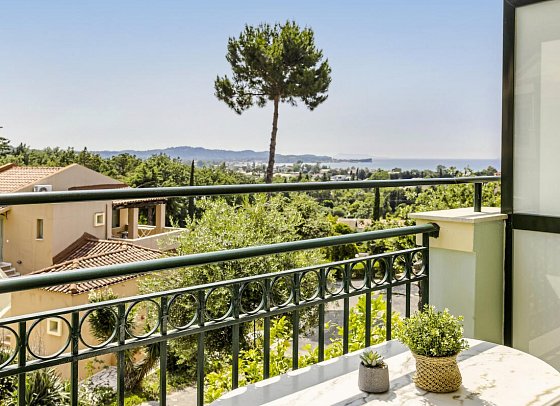 Century Resort Corfu - Wohnbeispiel Double Superior Side Sea View (Zimmercodierung DSN)