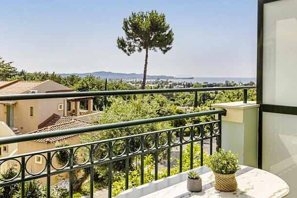 Century Resort Corfu - Wohnbeispiel Double Superior Side Sea View (Zimmercodierung DSN)