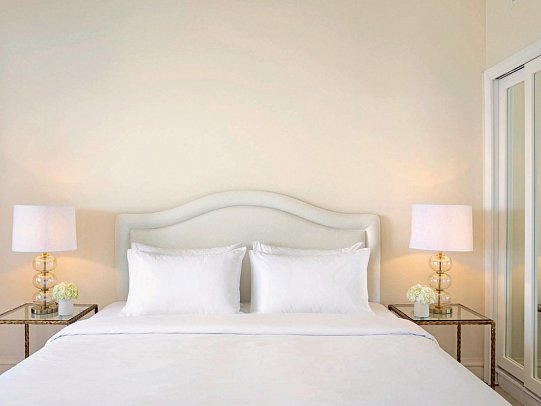 Grecotel Eva Palace - Wohnbeispiel Familienzimmer Bergblick (Zimmercodierung FBB)