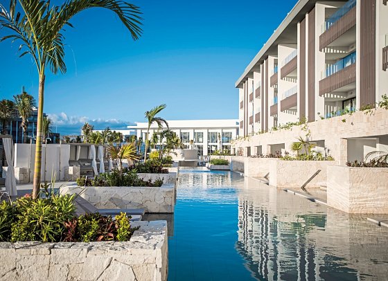 Majestic Elegance Costa Mujeres