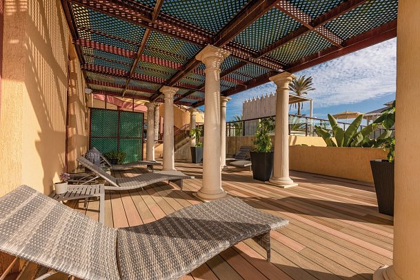 Esmeralda Maris by LIVVO