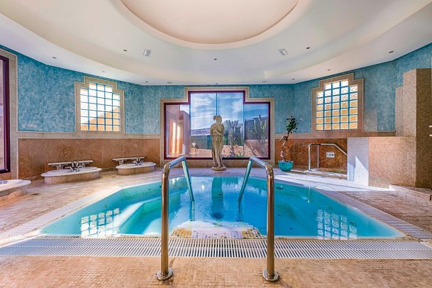 Esmeralda Maris by LIVVO