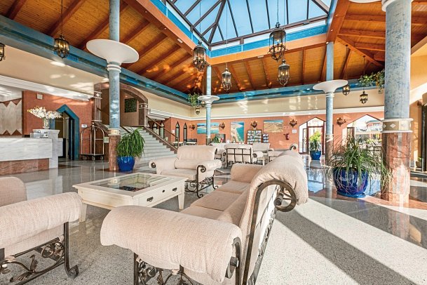 Esmeralda Maris by LIVVO