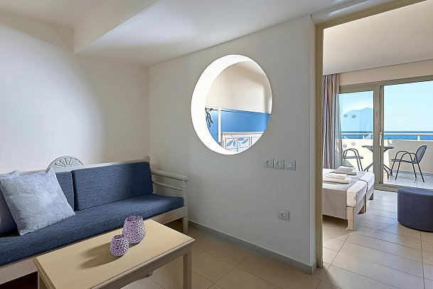 Castello Village Resort - Wohnbeispiel Suite Meerblick mit Aussen-Jacuzzi (Zimmercodierung W1M)