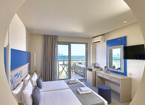 Castello Village Resort - Wohnbeispiel Suite Meerblick mit Aussen-Jacuzzi (Zimmercodierung W1M)