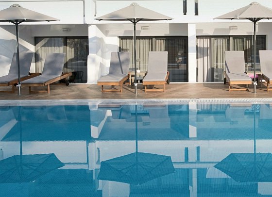 Sentido Amounda Bay - Wohnbeispiel Doppelzimmer Swim Up Gemeinschaftspool (Zimmercodierung DBQ)