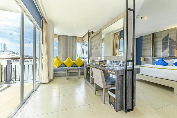 Andakira Hotel Patong - Wohnbeispiel Grand Deluxe (Zimmercodierung DD2)