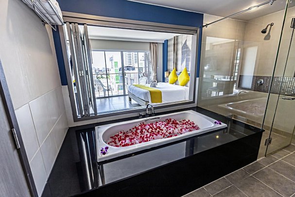 Andakira Hotel Patong - Badbeispiel Grand Deluxe (Zimmercodierung DD2)