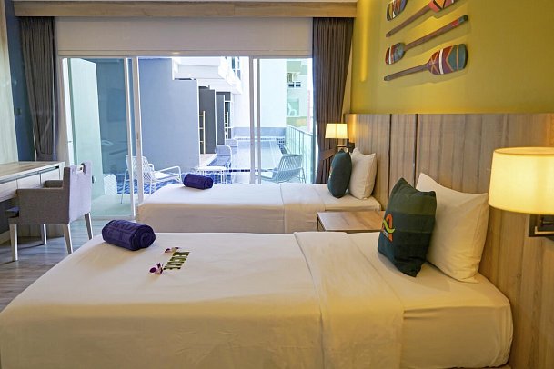 Andakira Hotel Patong - Wohnbeispiel Deluxe Pool Access (Zimmercodierung DDQ)
