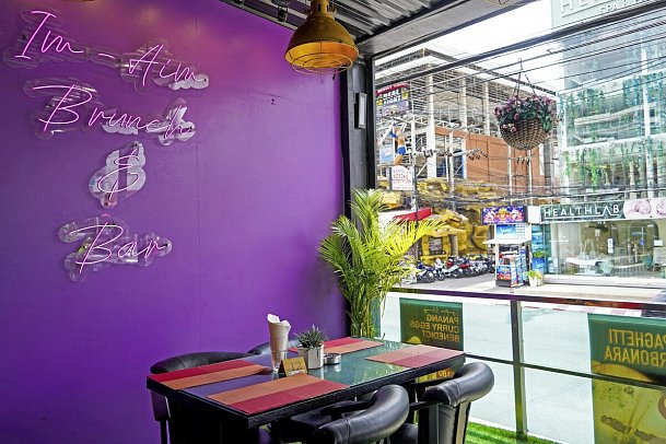 The AIM Patong - „Im-Aim Brunch & Bar“