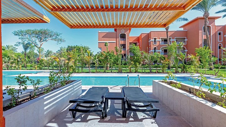 Sentido Caribbean World Soma Bay - Beispiel Terrasse Doppelzimmer Swim Up Gartenblick (Zimmercodierung D1Q)