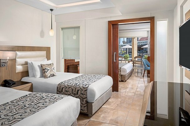 Beach Albatros Resort - Wohnbeispiel Familienzimmer Poolblick (Zimmercodierung F2P)