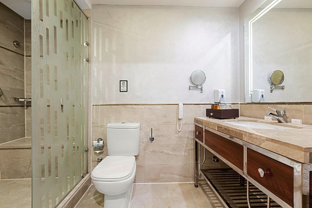 Beach Albatros Resort - Beispiel Bad Bungalow Poolblick (Zimmercodierungen B1P & BCP)