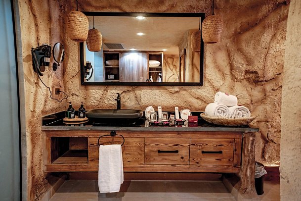 Caves Beach Resort - Beispiel Bad Doppelzimmer Premium Poolblick