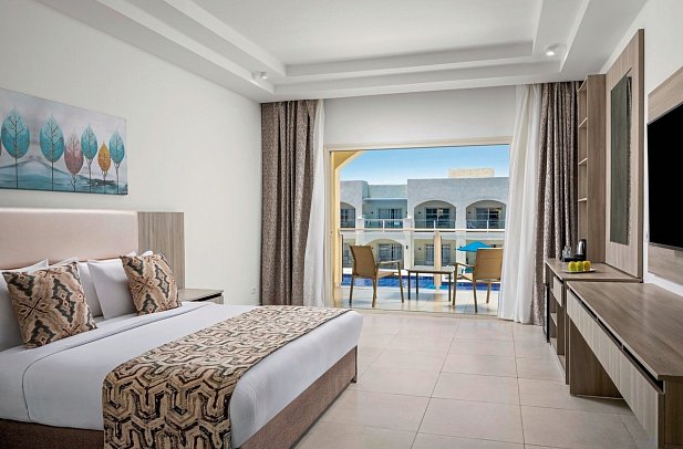 Albatros Makadi Resort - Wohnbeispiel Familienzimmer Poolblick mit Verbindungstür (Zimmercodierung FVP)