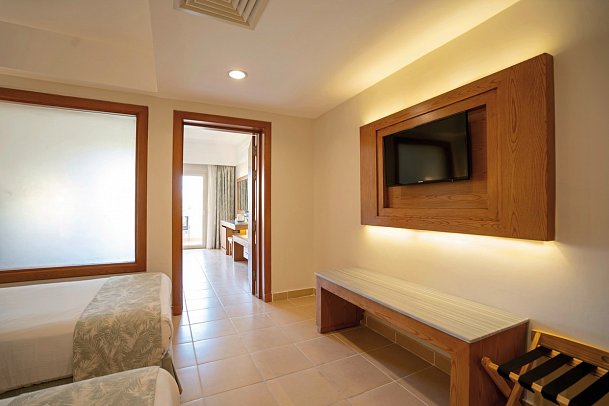 Serenity Alma Heights - Wohnbeispiel Familienzimmer (Zimmercodierungen FV1 & FF1)