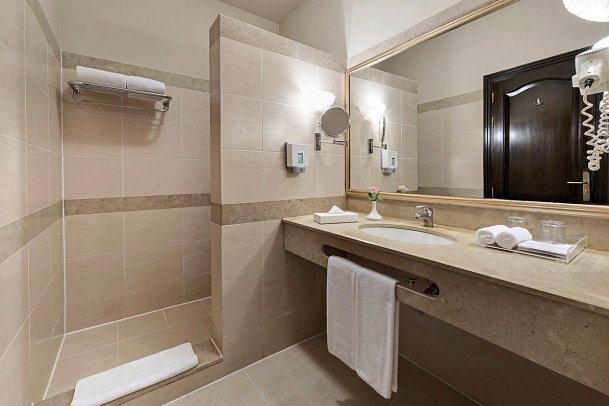 JAZ Makadi Saraya Resort - Beispiel Bad Familienzimmer (Zimmercodierung FB2)