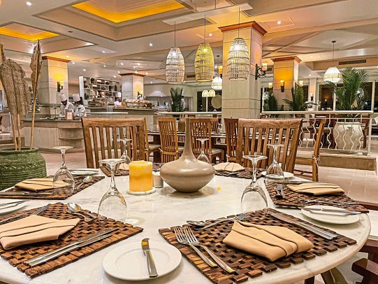 The Breakers Diving & Surfing Lodge