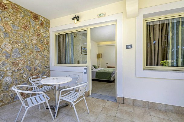 Natura Park Village Hotel & Spa - Wohnbeispiel Familienzimmer Landblick (Zimmercodierung FBL)
