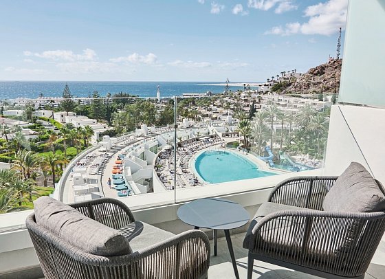 Gloria Palace San Agustin Thalasso & Hotel - Beispiel Balkon Juniorsuite (Zimmercodierung JBM)