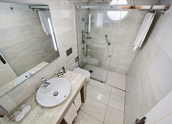 Bull Hotel Costa Canaria & Spa - Beispiel Bad Bungalow Deluxe (Zimmercodierungen DDG, BB1 & BDM)