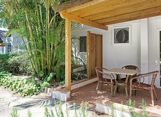 Bull Hotel Costa Canaria & Spa - Beispiel Terrasse_Garten Bungalow Deluxe (Zimmercodierungen DDG & BB1)