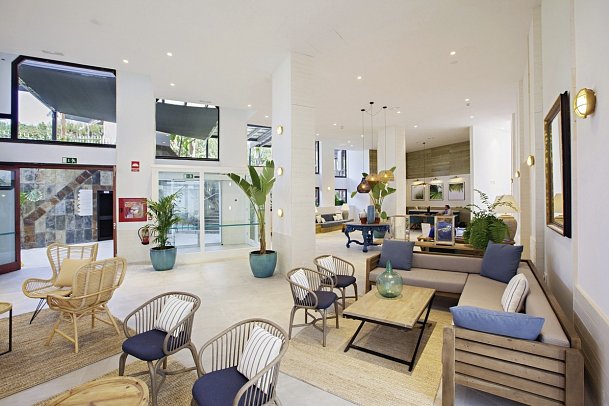 Corallium Beach by Lopesan Hotels