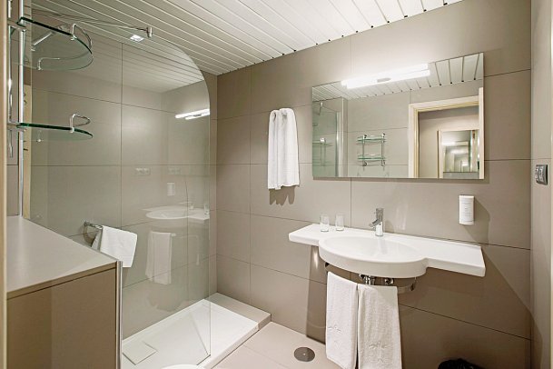 Corallium Beach by Lopesan Hotels - Beispiel Bad Doppelzimmer Deluxe (Zimmercodierung DDM)