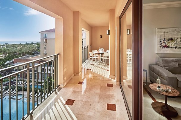 Lopesan Costa Meloneras Resort & Spa - Beispiel Balkon Mastersuite (Zimmercodierung WB2)