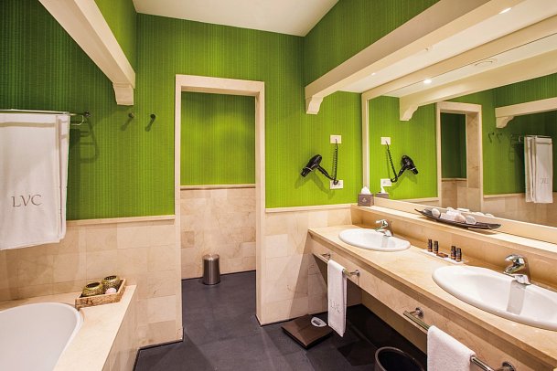 Lopesan Villa del Conde Resort & Thalasso - Beispiel Bad Doppelzimmer Deluxe (Zimmercodierung DDD)