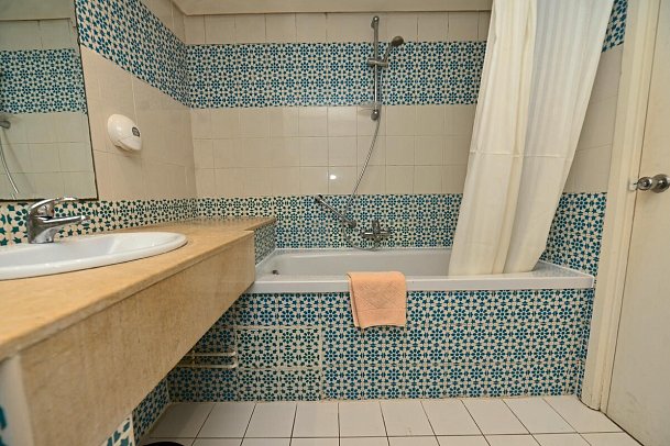 Dar Khayam - Wohnbeispiel Bad Doppelzimmer (Zimmercodierungen DB1, DC1, DE1, DBM & DCM)