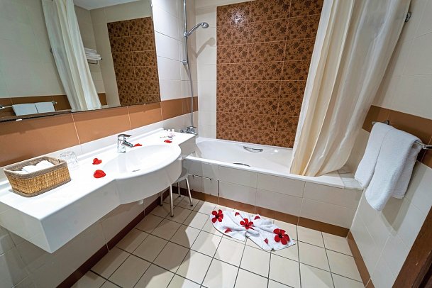 Eden Yasmine Resort & Spa - Wohnbeispiel Bad (Zimmercodierungen DB1, DC1 & DP1)