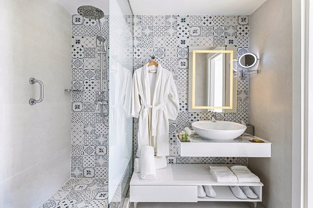 Hilton Skanes Monastir Beach Resort - Wohnbeispiel Bad (Zimmercodierungen DB1, DC1, DBM, DCM, D6G, DBO, DCG, JBO, JB1 & JBC)