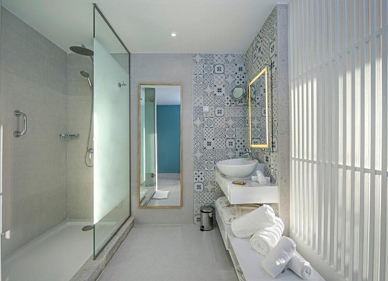 Hilton Skanes Monastir Beach Resort - Wohnbeispiel Bad Juniorsuite (Zimmercodierungen JBO & JB1)