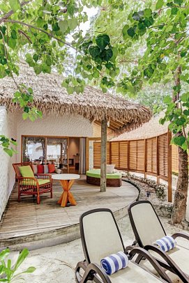 Cinnamon Dhonveli Maldives - Beispiel Terrasse Junior Beach Suite (Zimmercodierung JB1)