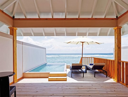 Brennia Kottefaru - Beispiel Terrasse Ocean Pool Villa (Zimmercodierungen VX2 & VX8)