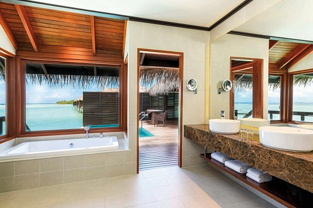 Sheraton Maldives Full Moon Resort & Spa - Beispiel Bad Overwater Villa with Pool (Zimmercodierung VX2)