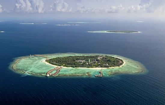 Furaveri Island Resort & Spa