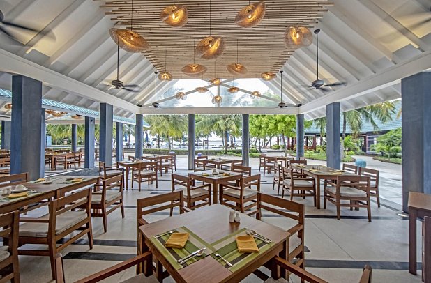 Furaveri Island Resort & Spa