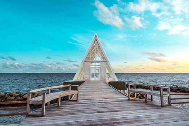 Furaveri Island Resort & Spa