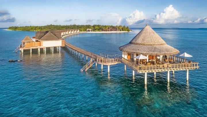 Furaveri Island Resort & Spa