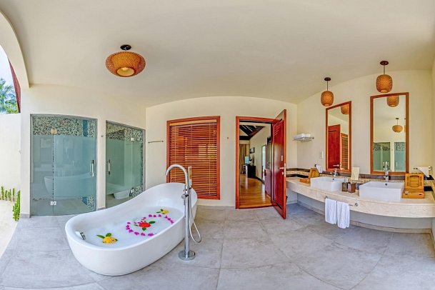 Furaveri Island Resort & Spa - Beispiel Bad Garden Villa (Zimmercodierung VB1)