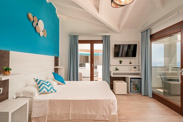 Hotel I Ginepri - Wohnbeispiel Doppelzimmer Superior Meerblick (Zimmercodierung DSM)