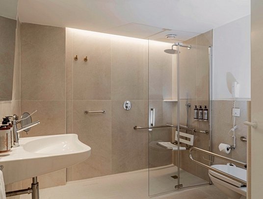 Iberostar Selection Albufera Park - Beispiel Bad (Zimmercodierungen FM1, FM2, FM3, FM4, FM5, FM6, F1N, F2N, F1P, F2P, F3G, F4G, F1M & F2M)