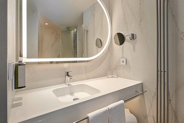 Hipotels Flamenco - Beispiel Bad (Zimmercodierungen D1N, DCN & DBM)