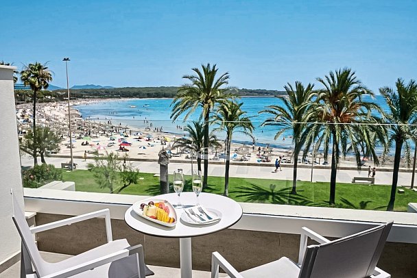 Hipotels Mediterraneo - Beispiel Balkon Doppelzimmer Meerblick (Zimmercodierung DBM)