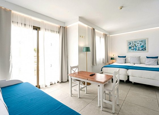 Guya Wave - Wohnbeispiel Doppelzimmer Premium Poolblick (Zimmercodierungen DM1 & DMP)